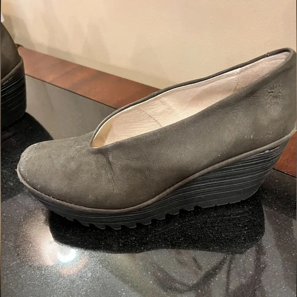 Fly London Yaz Cupido Wedge Slip On Shoe in size US 7.5-8 EU 38 Green - Picture 4 of 16